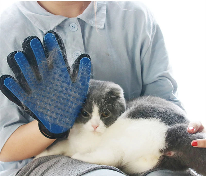 Pet Grooming Glove – Deshedding & Bath Brush Glove for Cats and Dogs