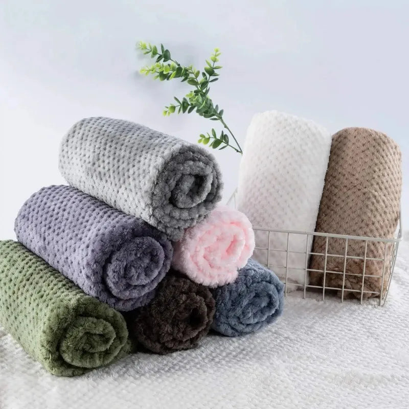 Soft Fuzzy Pet Blanket – Warm Fleece Throw for Dogs & Cats, Plush Bed/Couch Cover for All Sizes