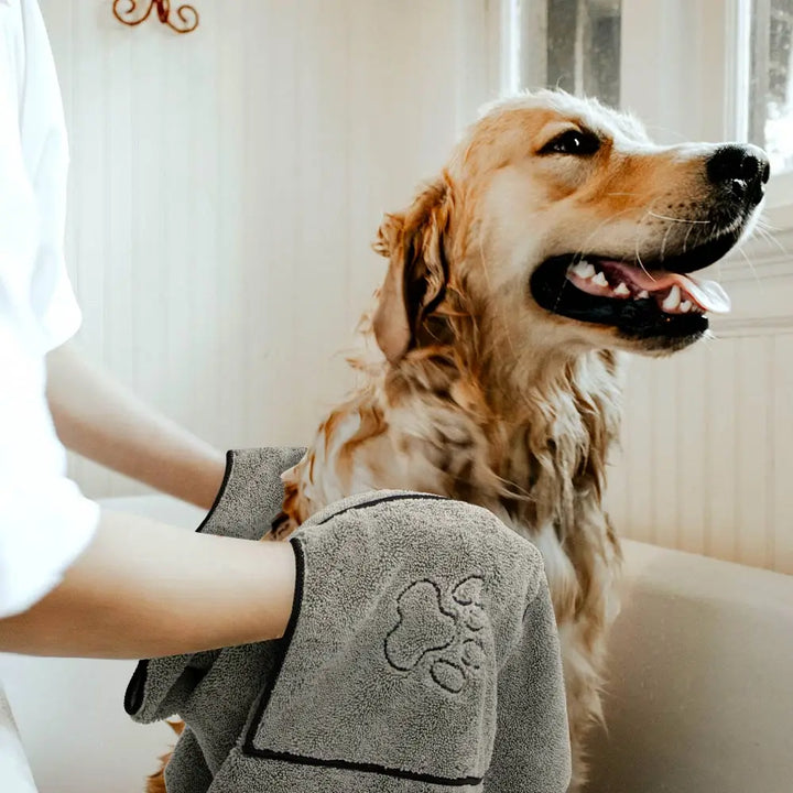 🛁 Super Absorbent Microfiber Pet Bath Towel – Quick-Drying Bathrobe for Dogs & Cats