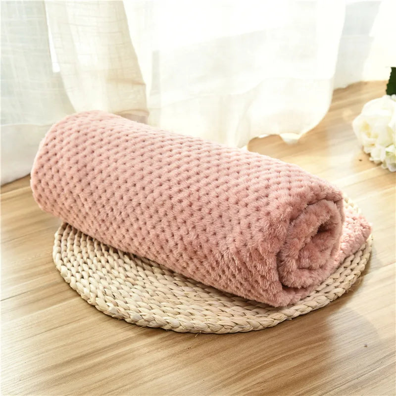 Soft Fuzzy Pet Blanket – Warm Fleece Throw for Dogs & Cats, Plush Bed/Couch Cover for All Sizes