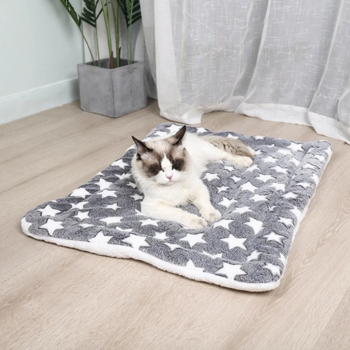 Flannel Pet Mat – Thick Sleeping Blanket Bed for Dogs & Cats, Soft Pet Rug for Small to Large Pets