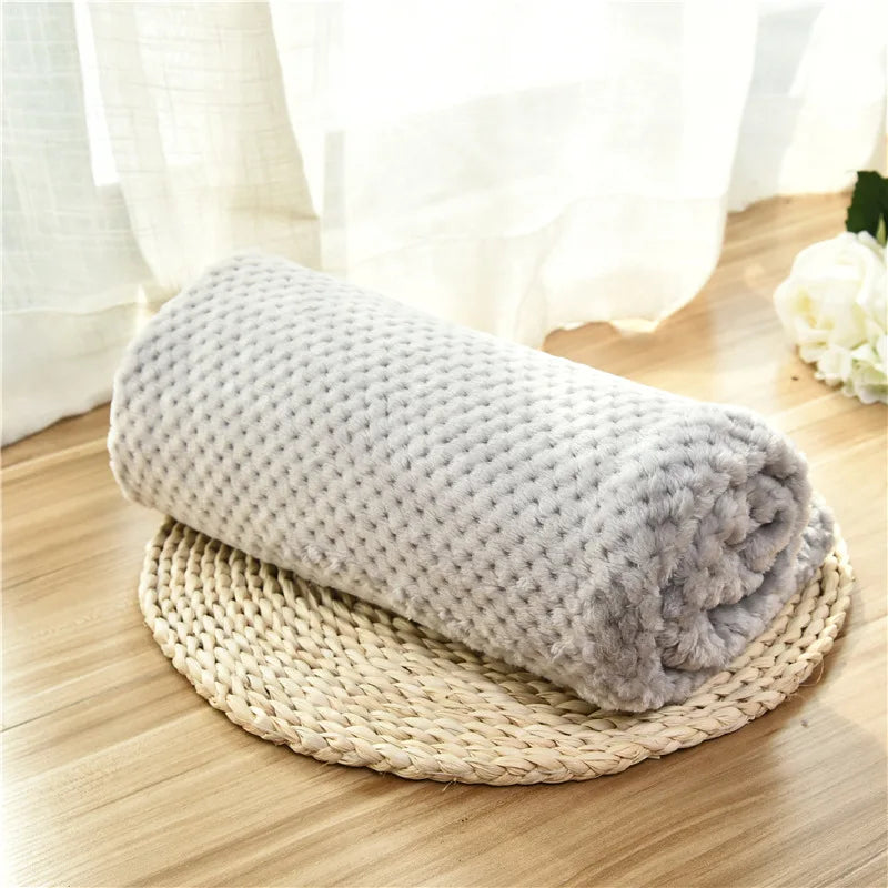 Soft Fuzzy Pet Blanket – Warm Fleece Throw for Dogs & Cats, Plush Bed/Couch Cover for All Sizes