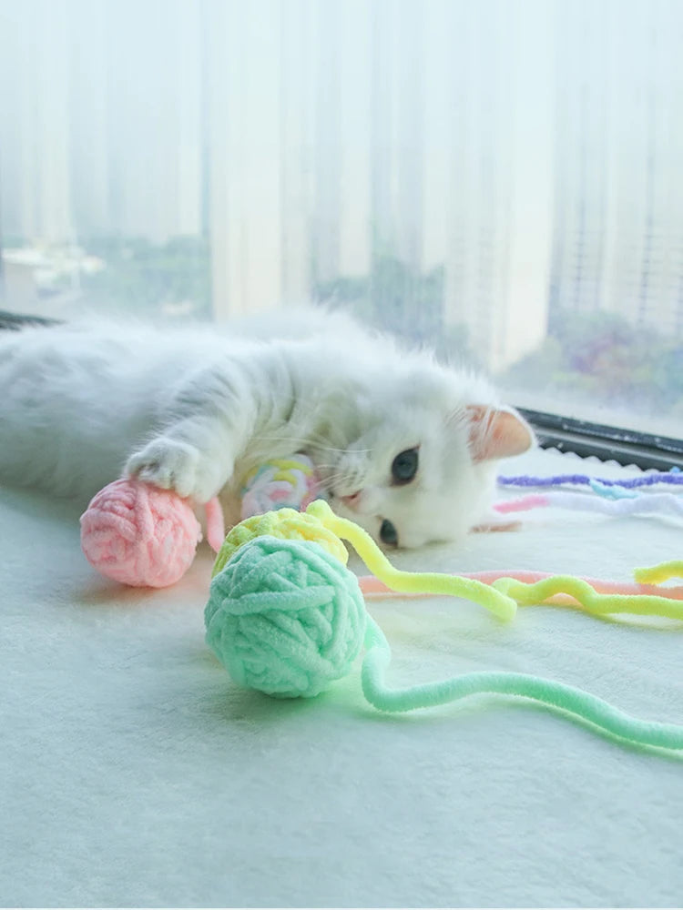 MADDEN Cat Yarn Balls – Colorful Bell Toys for Kittens & Interactive Play