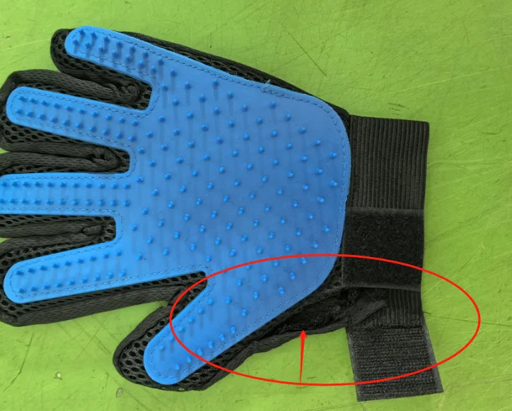 Pet Grooming Glove – Deshedding & Bath Brush Glove for Cats and Dogs