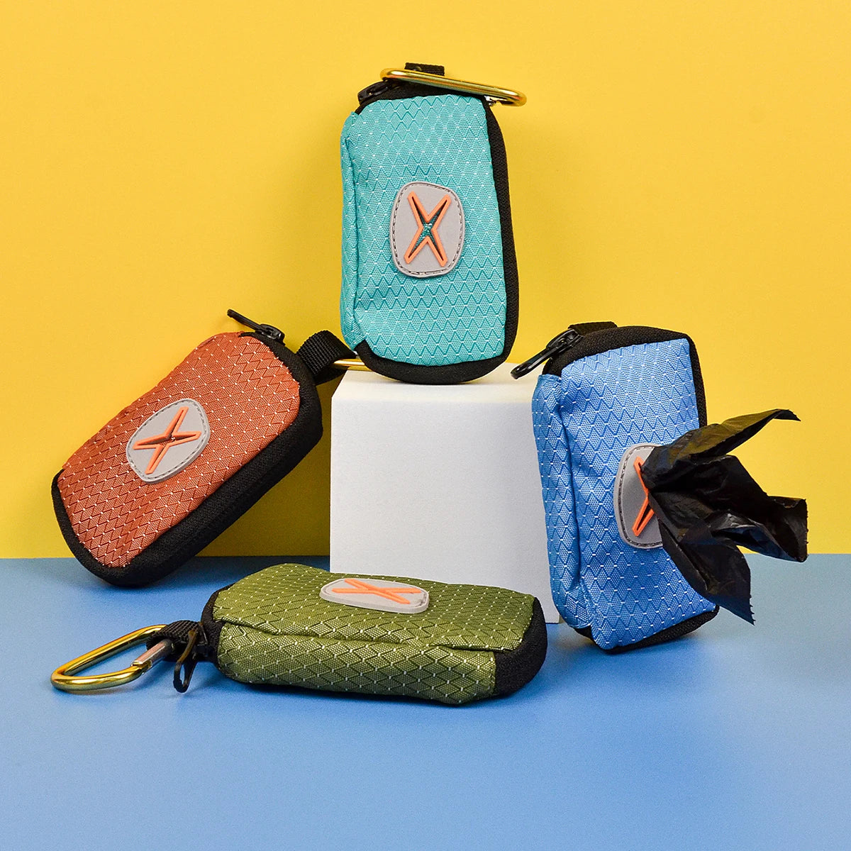 Lightweight Poop Bag Holder Hands-Free Dispenser – Multi-Function Clip-On for Pet Leashes (No Bags or Leashes Included)