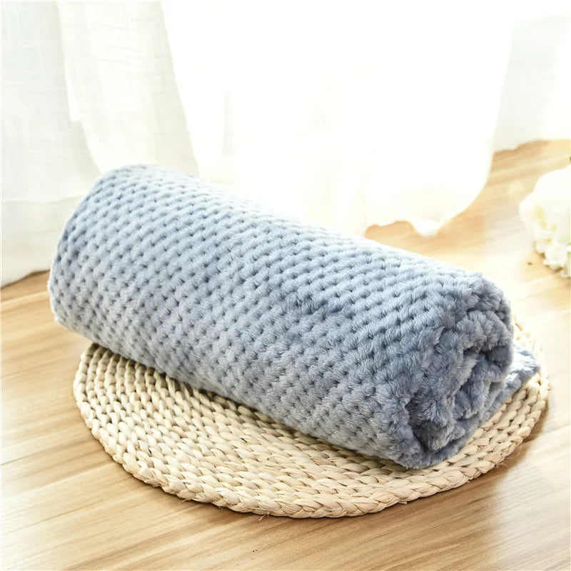 Soft Fuzzy Pet Blanket – Warm Fleece Throw for Dogs & Cats, Plush Bed/Couch Cover for All Sizes